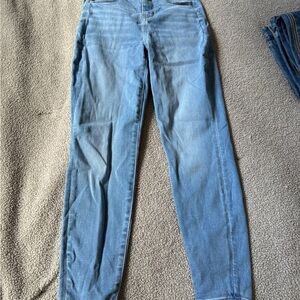 American Eagle Outfitters Light Wash Skinny Jeans